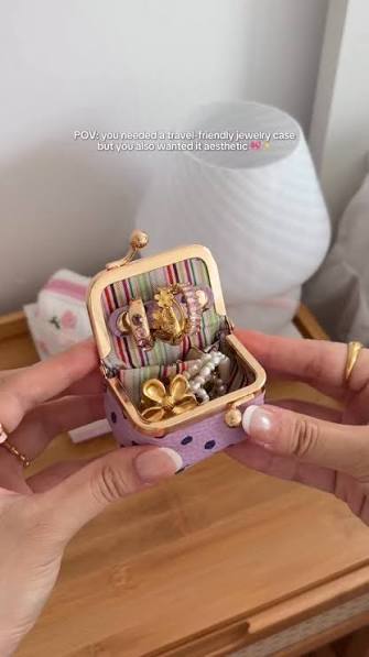 Pelora Mini Clutch Jewelry Case